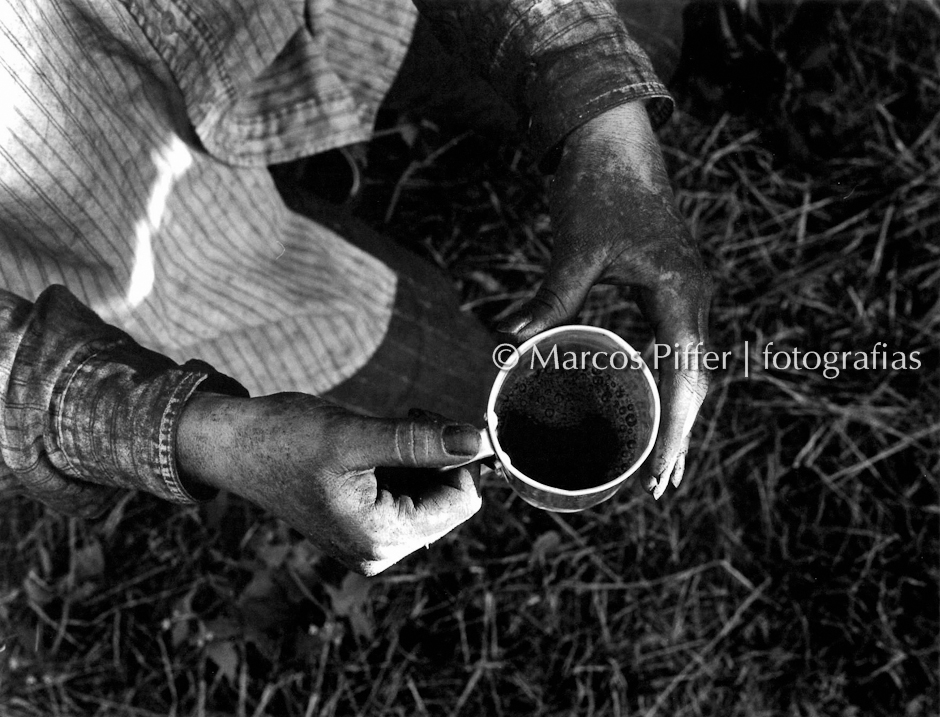 ALFENAS_caneca café cor Marcos Piffer